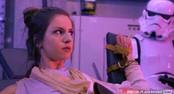 Star Wars kılıklı hatun Jedi sikini hissedince kuduruyor